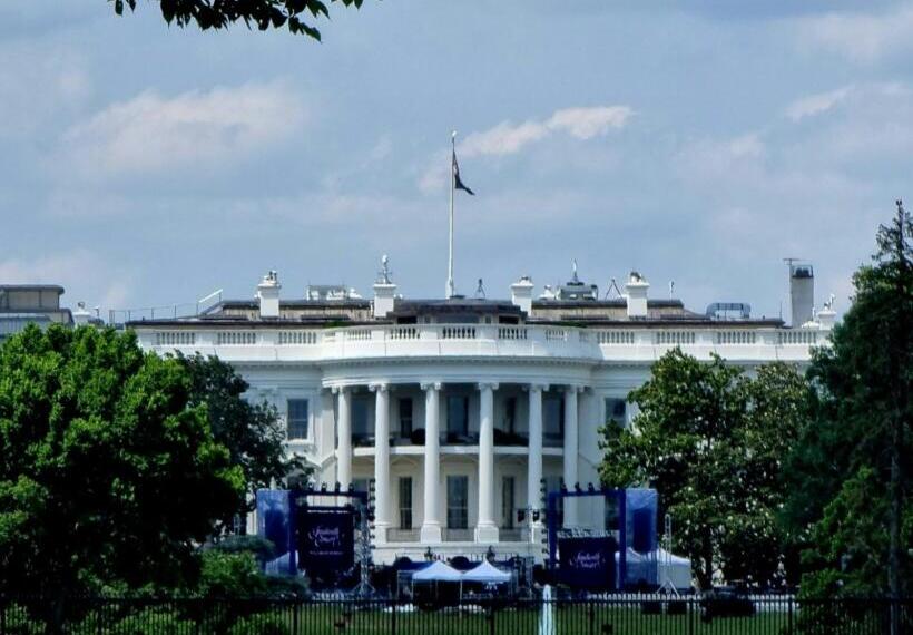 ジョン・ジョーンズ、ホワイトハウス訪問を伴う異例の復帰プロモーションへ